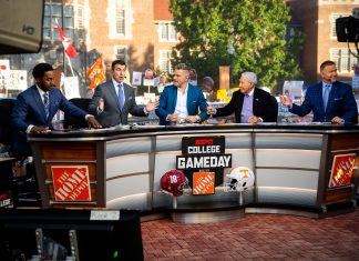College Gameday Pays Tribute to Fallen UVA Football Players
