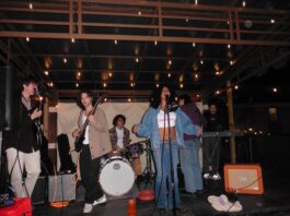 Finding Their Groove | Loose Champagne